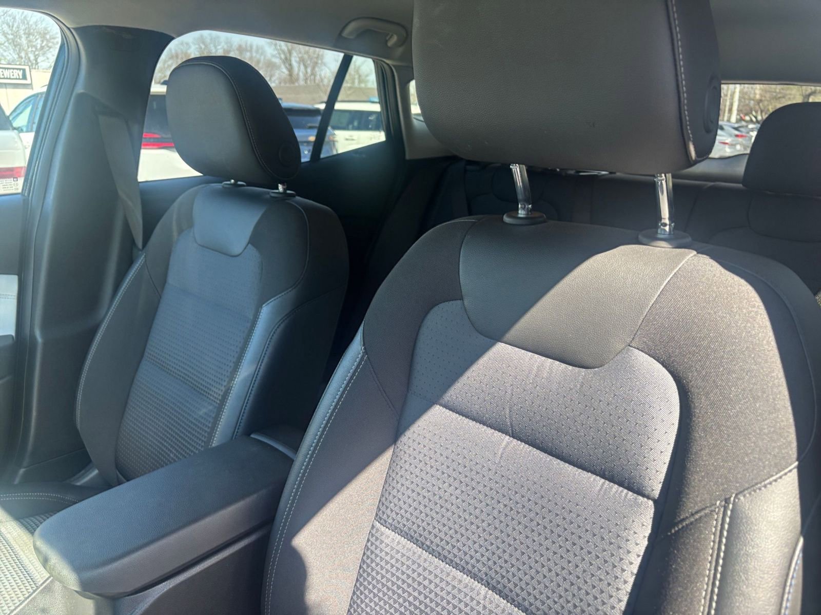 Used 2025 Chevrolet Trax LT w/ LT Convenience Package FWD image 35