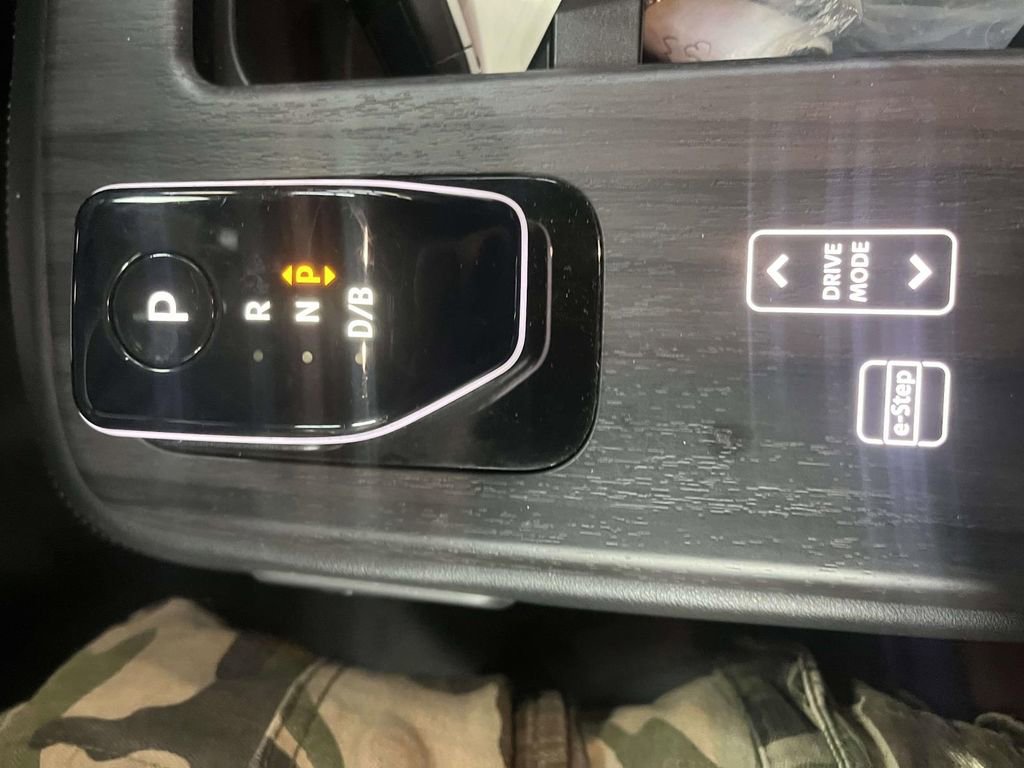 Used 2023 Nissan Ariya AWD image 21