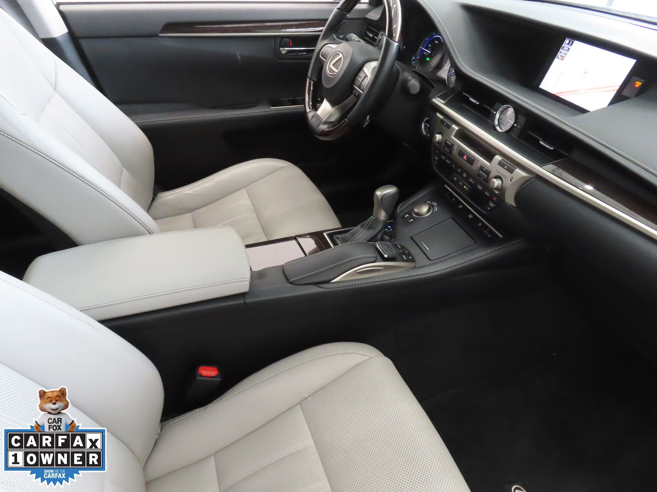 Used 2018 Lexus ES 300h w/ Luxury Package FWD image 27