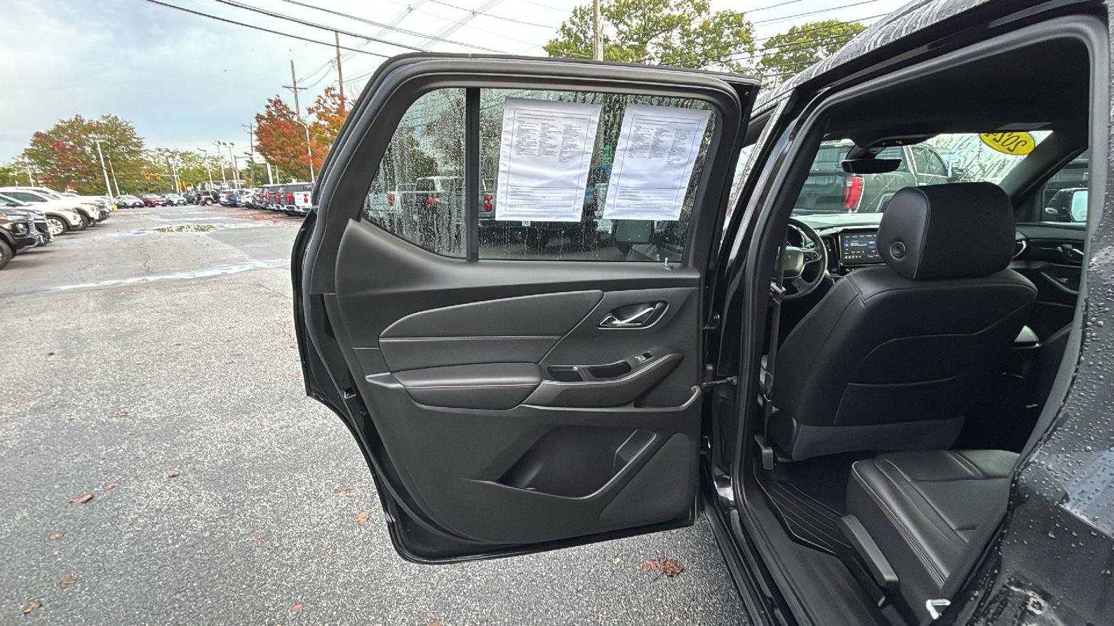 Used 2024 Chevrolet Traverse RS image 29