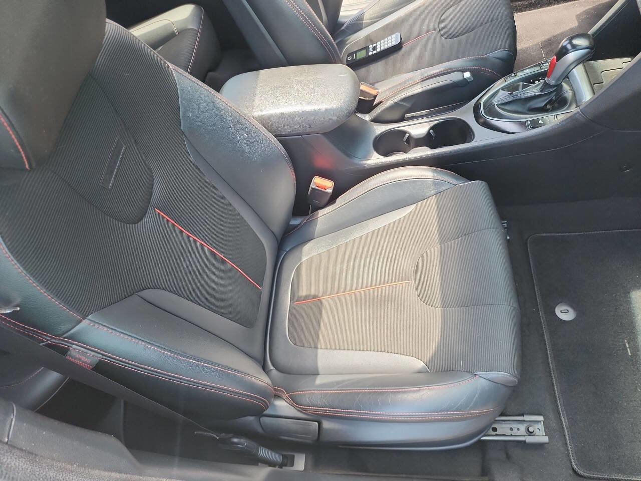 Used 2019 Hyundai Veloster 2.0 Premium image 32