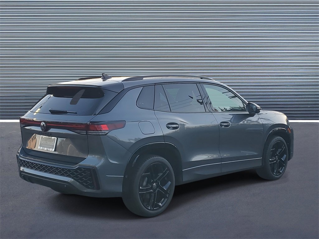 New 2026 Volkswagen Tiguan SE R-Line image 3