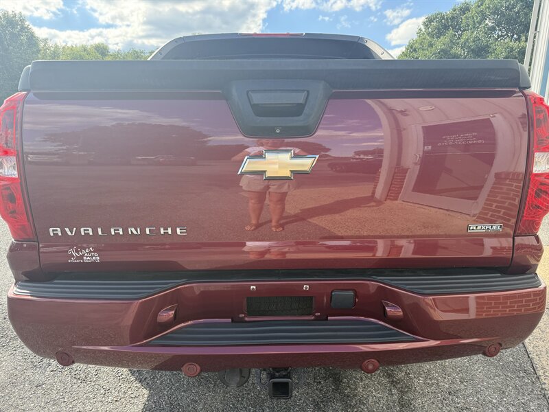 Used 2009 Chevrolet Avalanche LTZ AWD/4WD image 8