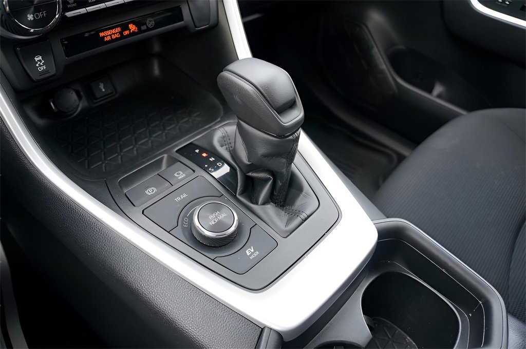 Used 2021 Toyota RAV4 LE image 24