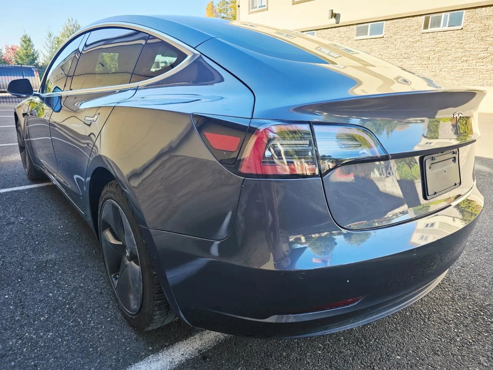 Used 2019 Tesla Model 3 Standard Range Plus image 3