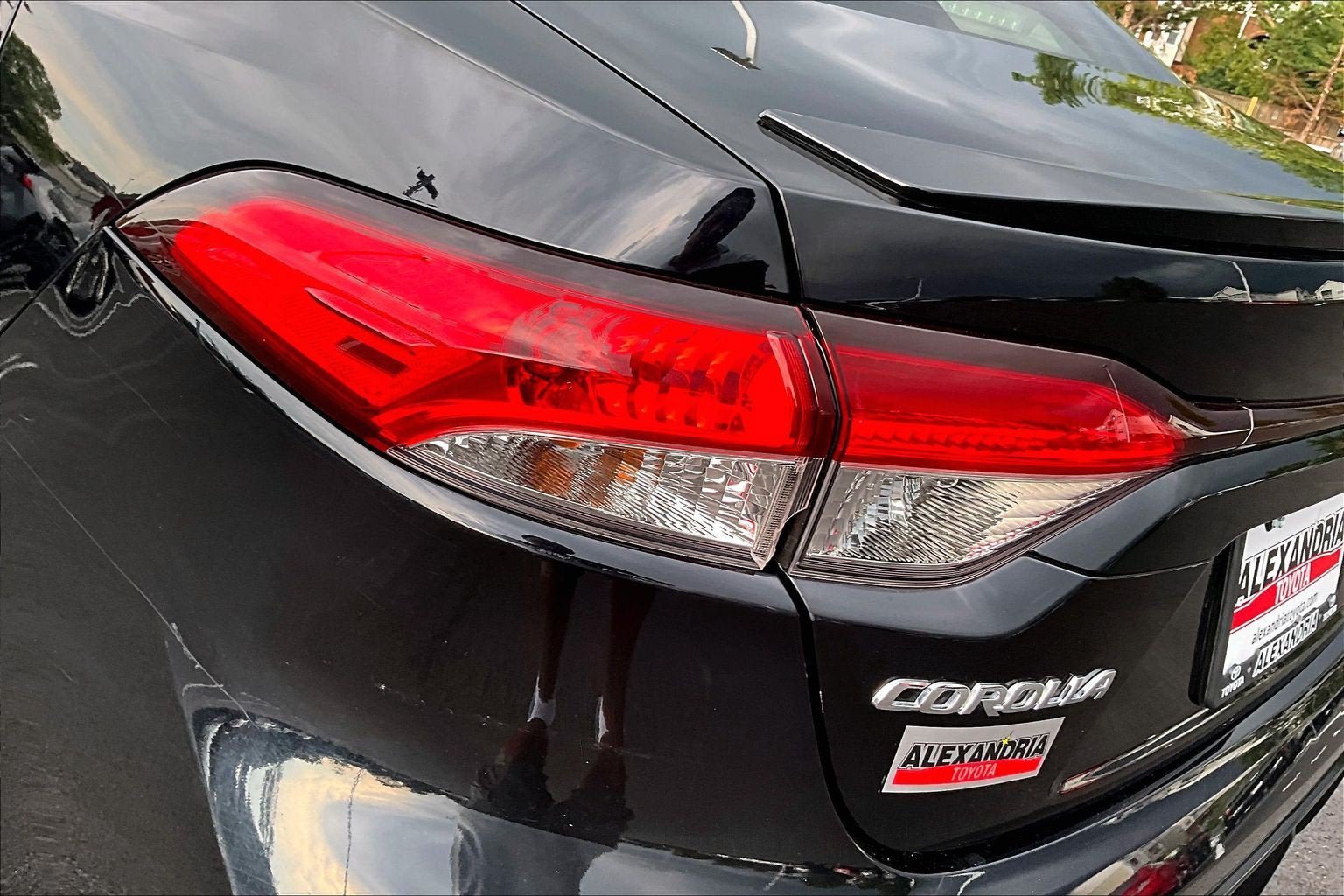 Used 2025 Toyota Corolla SE w/ SE Premium Package FWD image 28