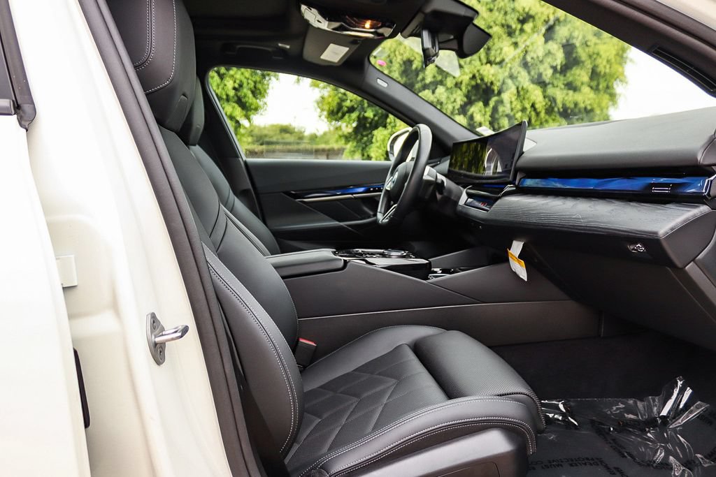 Used 2026 BMW i5 eDrive40 w/ M Sport Package RWD image 17