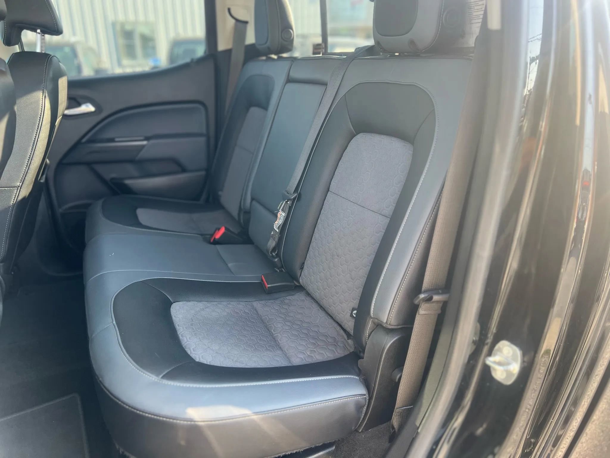 Used 2017 Chevrolet Colorado Z71 w/ Z71 Midnight Edition image 14