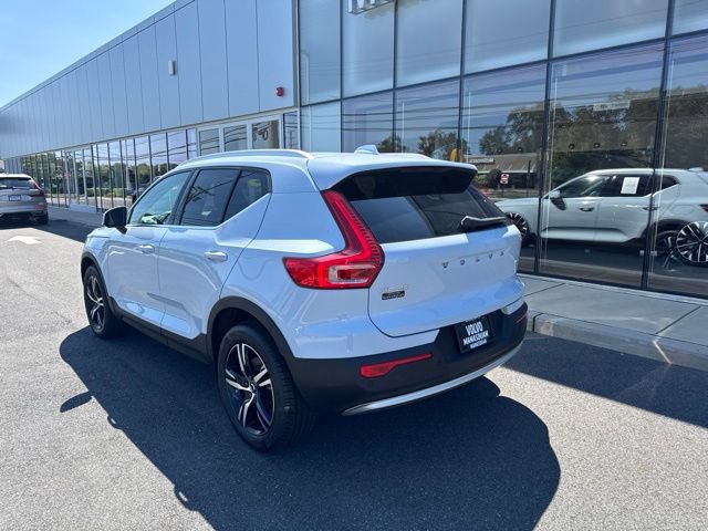 Certified 2025 Volvo XC40 B5 Core AWD/4WD image 3