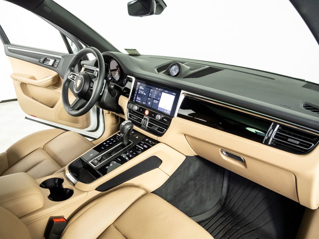 Certified 2024 Porsche Macan AWD/4WD image 25