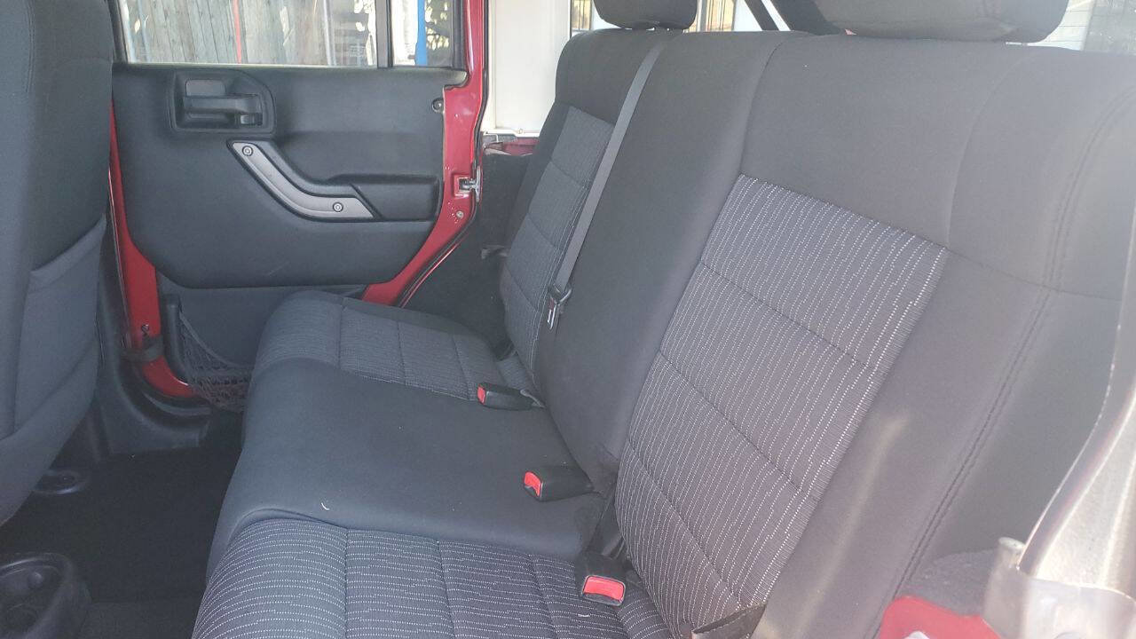 Used 2012 Jeep Wrangler Unlimited Sport image 17
