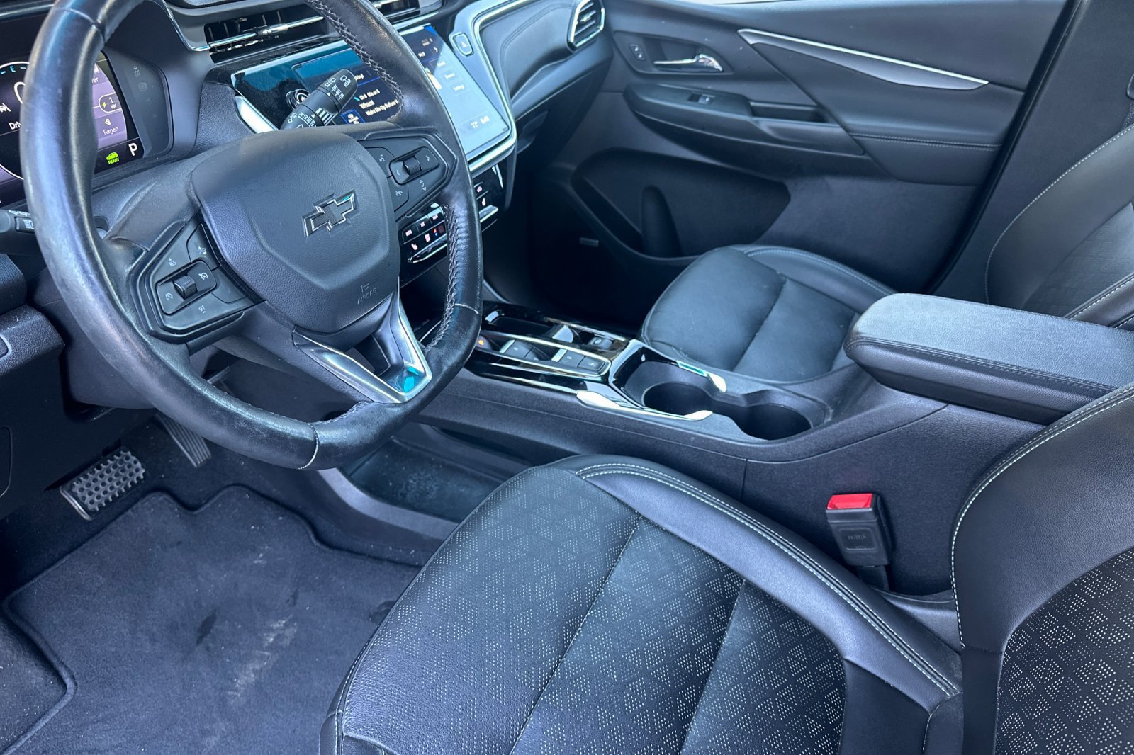 Used 2023 Chevrolet Bolt LT w/ Infotainment Package FWD image 9