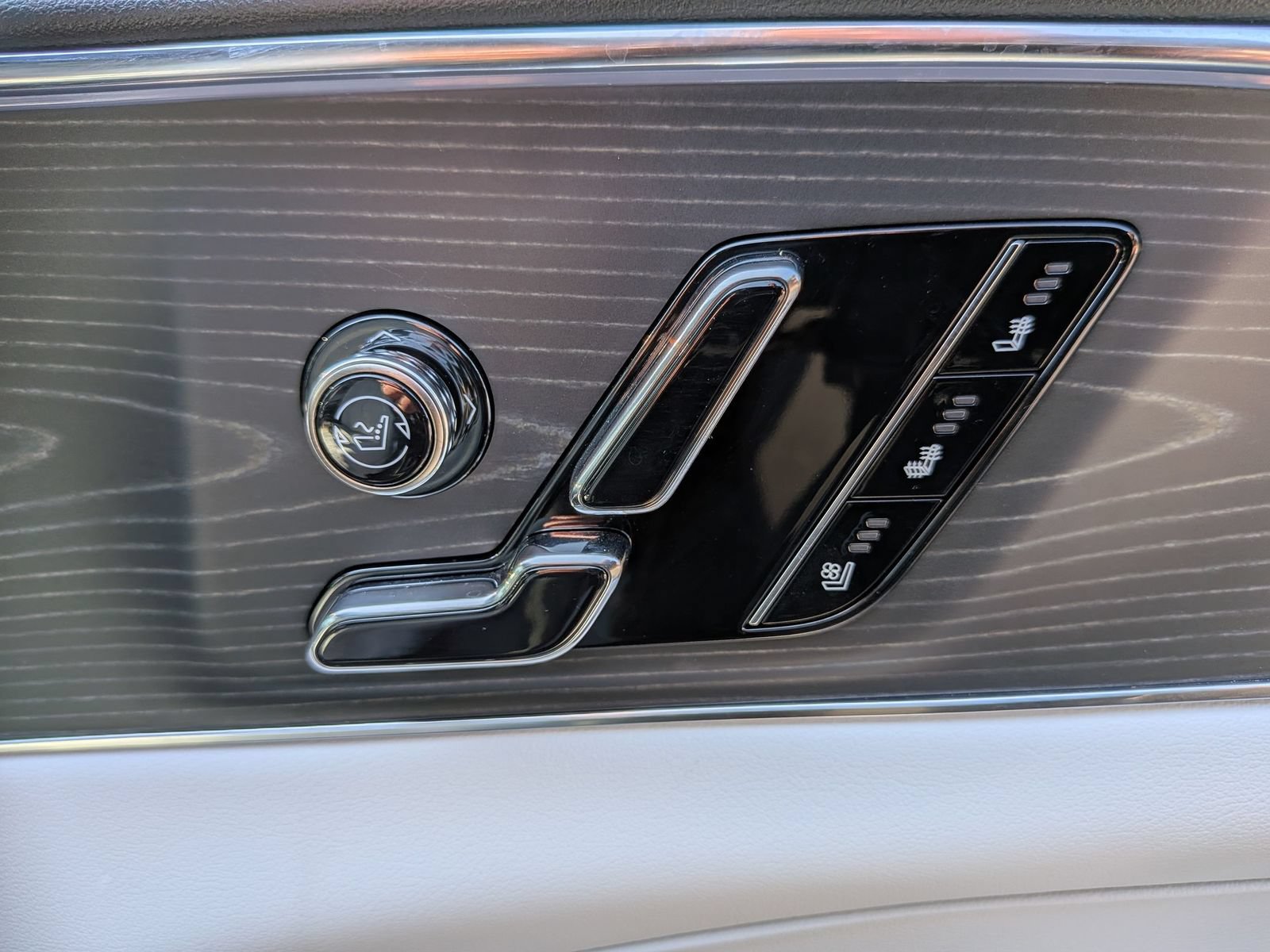 Used 2024 Cadillac Lyriq Sport RWD image 39