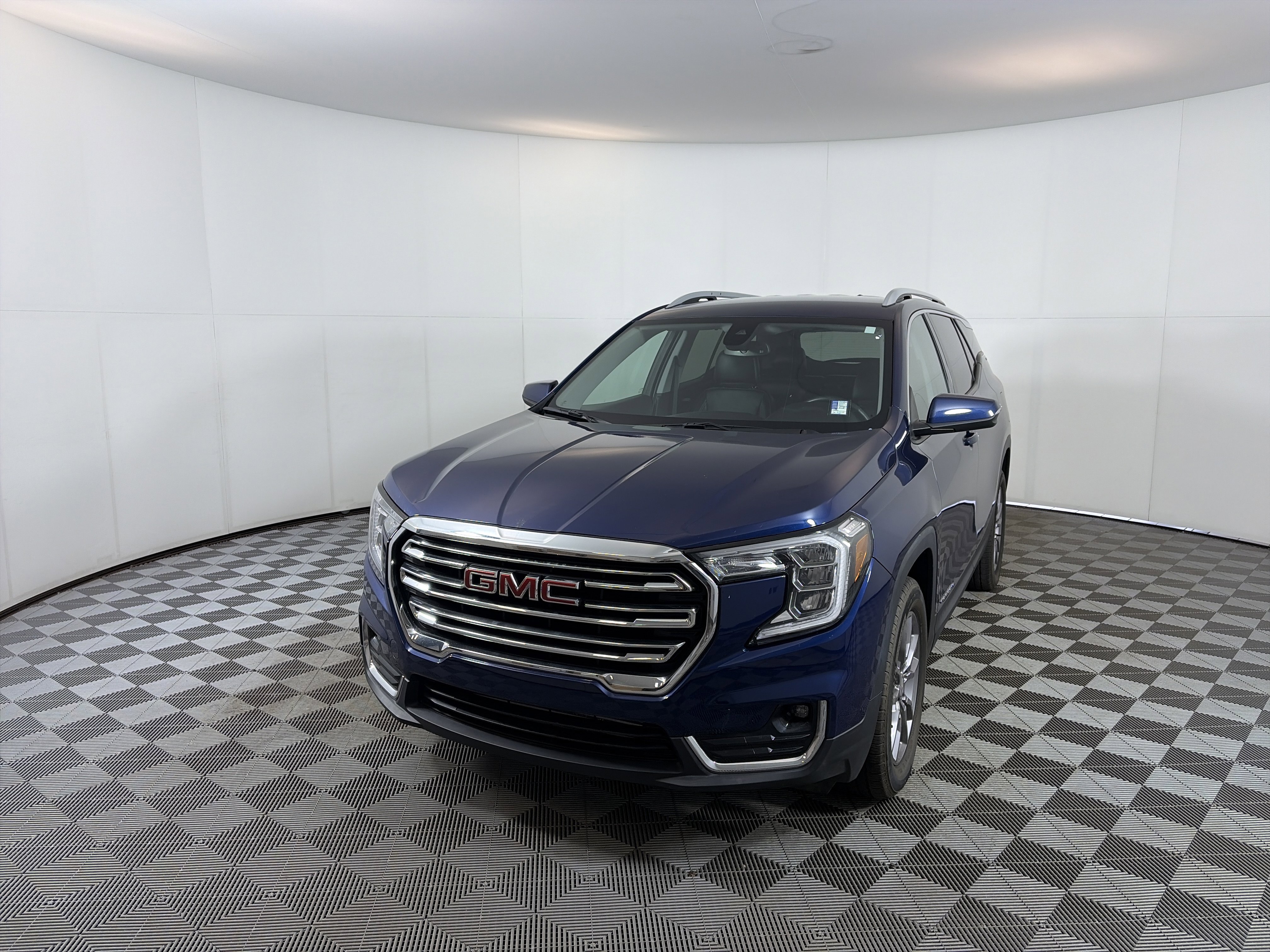 Certified 2023 GMC Terrain SLT image 2