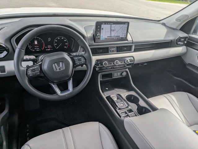 Certified 2025 Honda Pilot Touring image 15