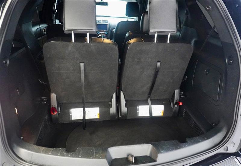 Used 2019 Ford Explorer XLT w/ Equipment Group 202A AWD/4WD image 33