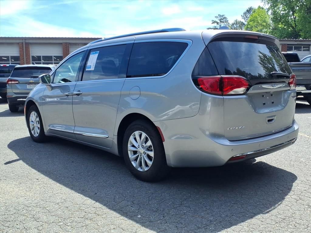 Used 2018 Chrysler Pacifica Touring-L FWD image 32