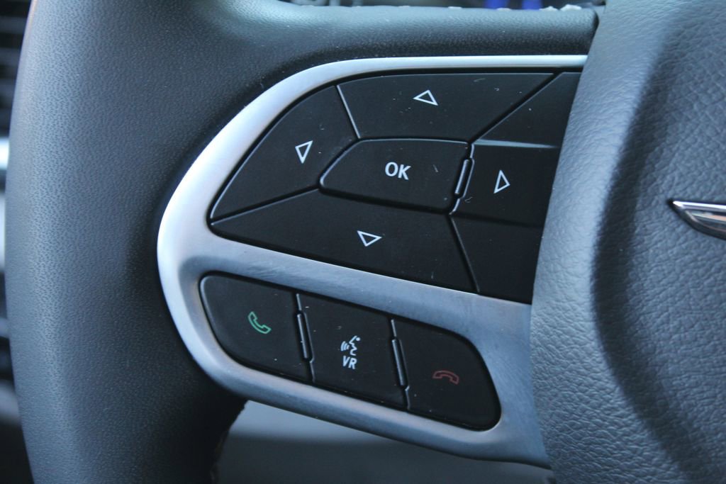 Used 2023 Chrysler Pacifica Touring-L FWD image 23