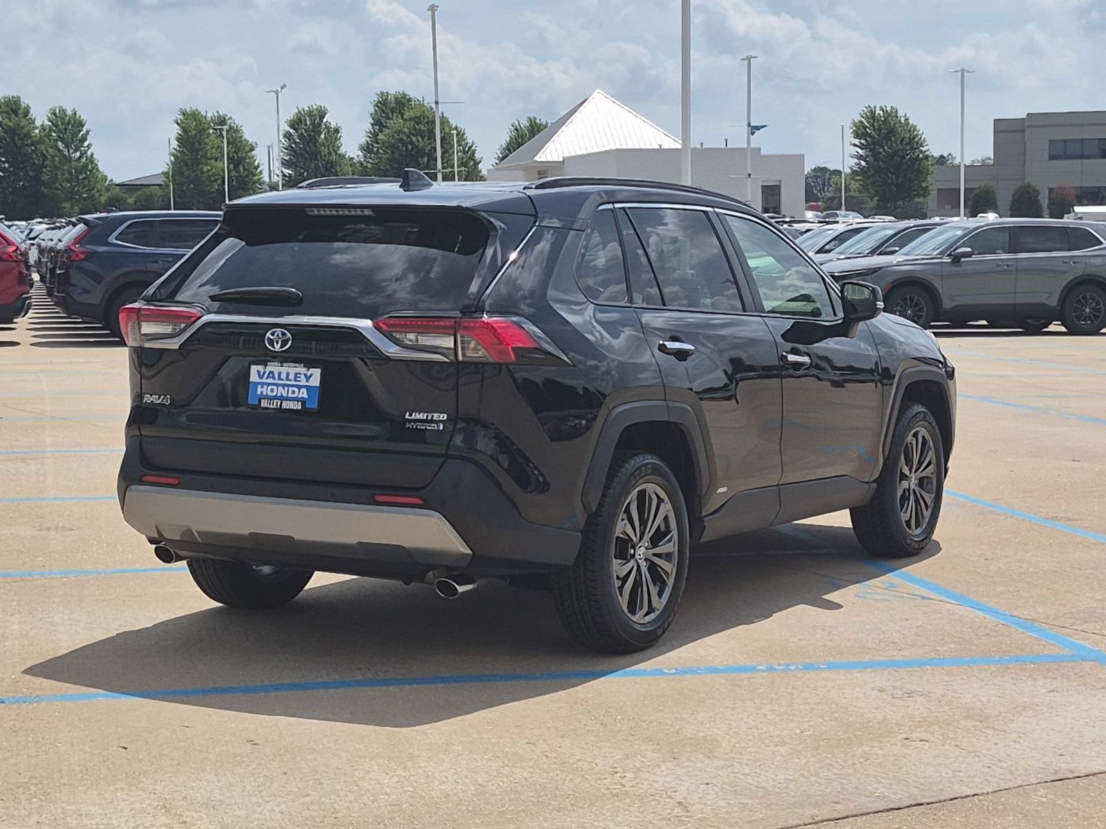 Used 2022 Toyota RAV4 Limited w/ Limited Grade Weather Package AWD/4WD image 6