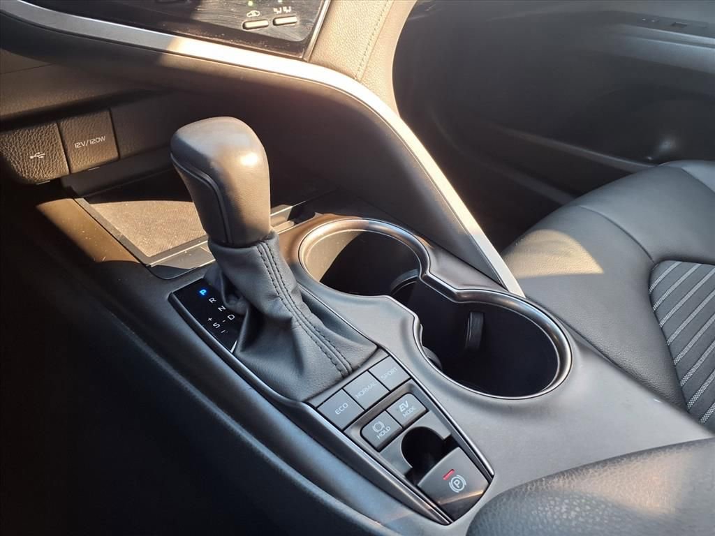 Used 2021 Toyota Camry SE image 25