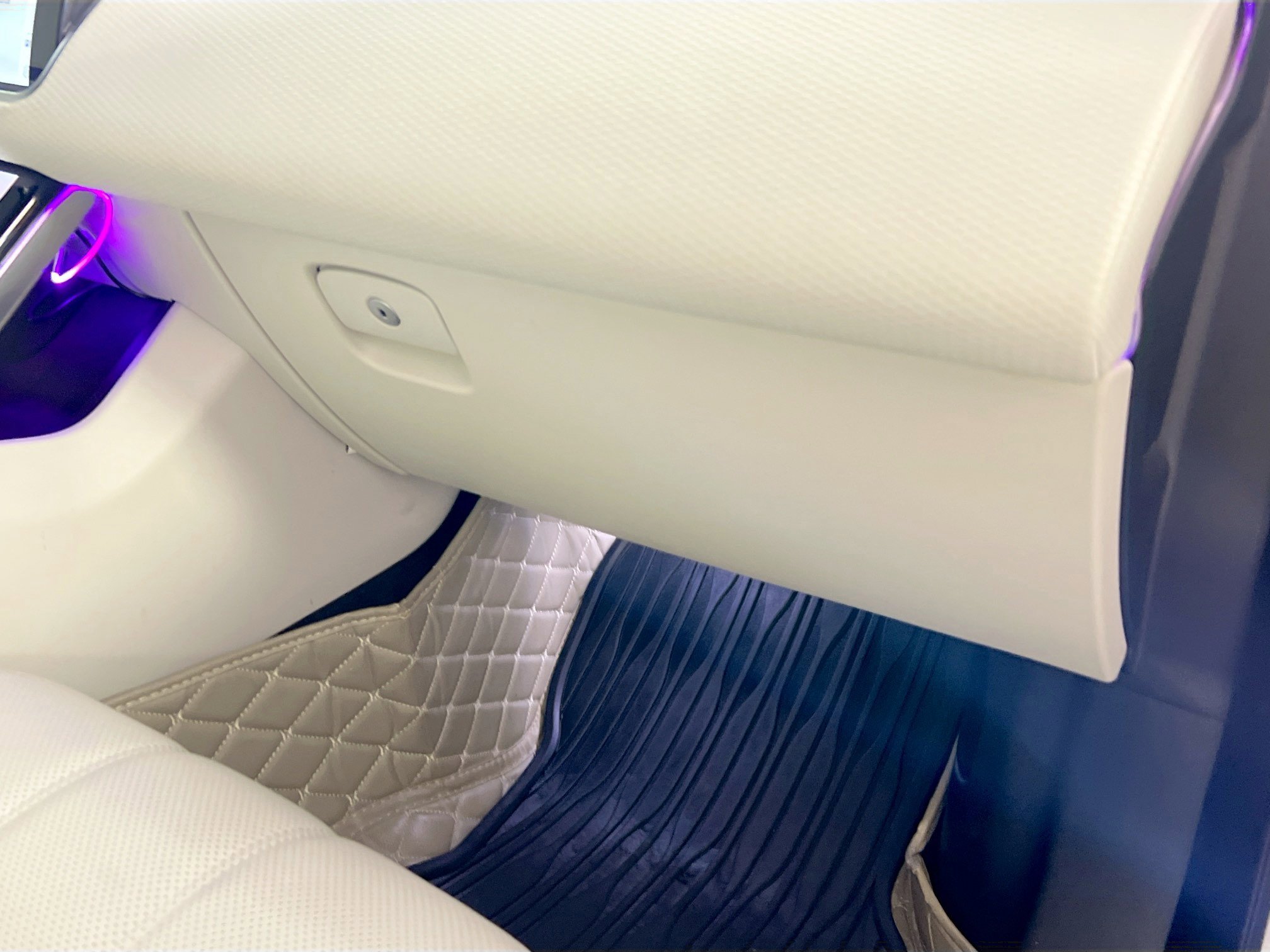 Used 2023 Land Rover Range Rover Velar S image 35