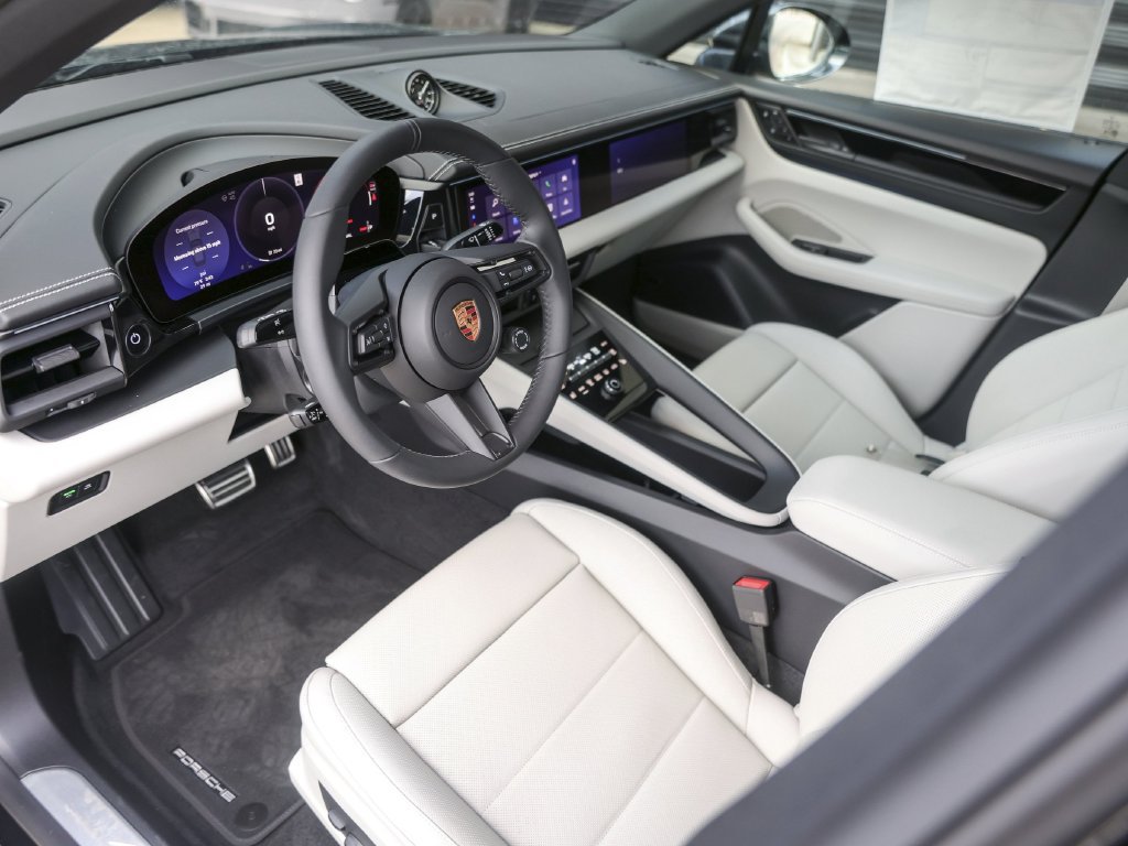 New 2026 Porsche Macan Electric RWD image 4