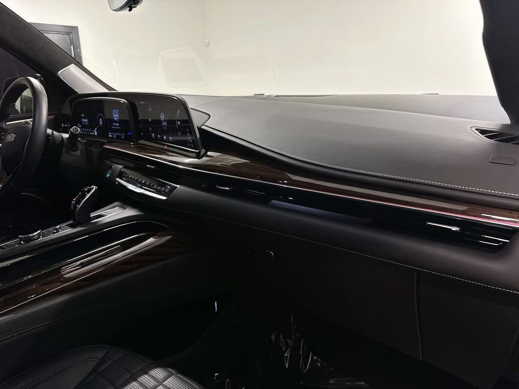 Used 2022 Cadillac Escalade Sport Platinum w/ LPO, ONYX Package AWD/4WD image 32