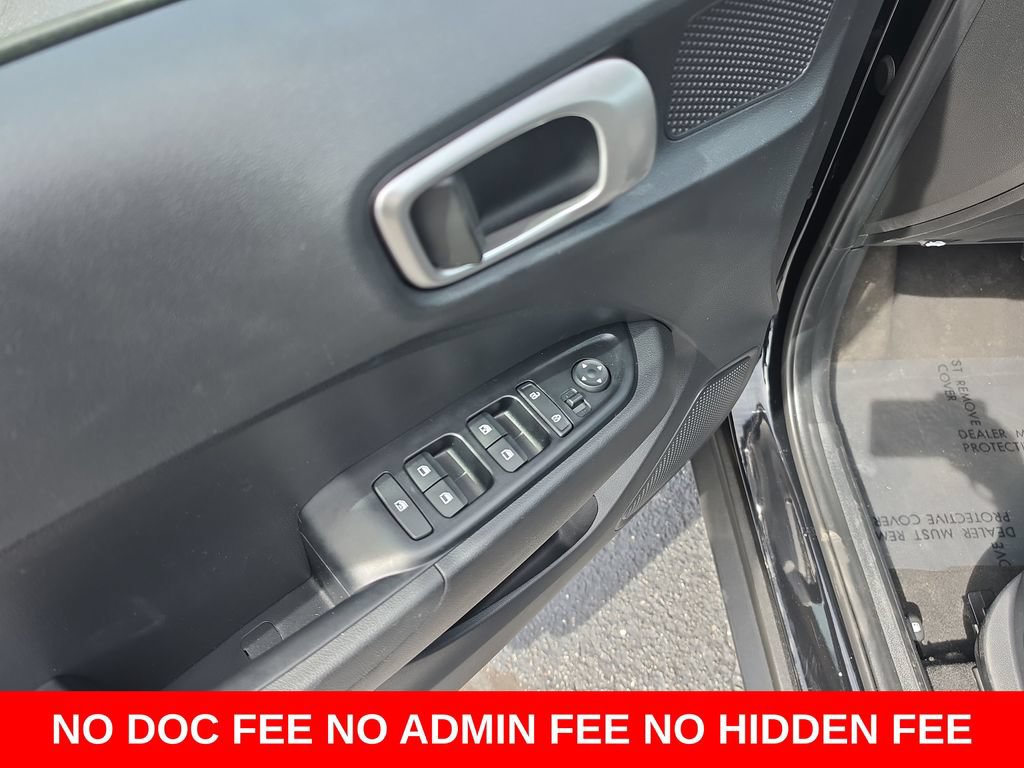 Used 2025 Hyundai Venue SEL FWD image 13