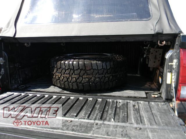 Used 2017 Toyota Tacoma TRD Sport w/ Tow Package (A/T) AWD/4WD image 4