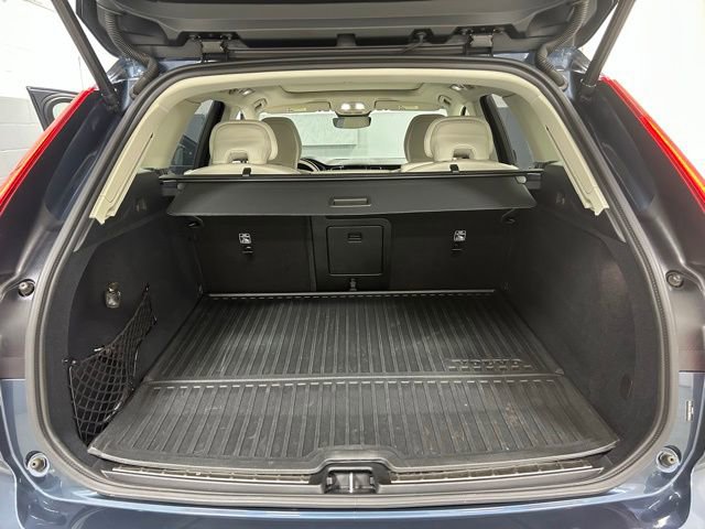 Certified 2025 Volvo XC60 T8 Plus w/ Protection Package image 7