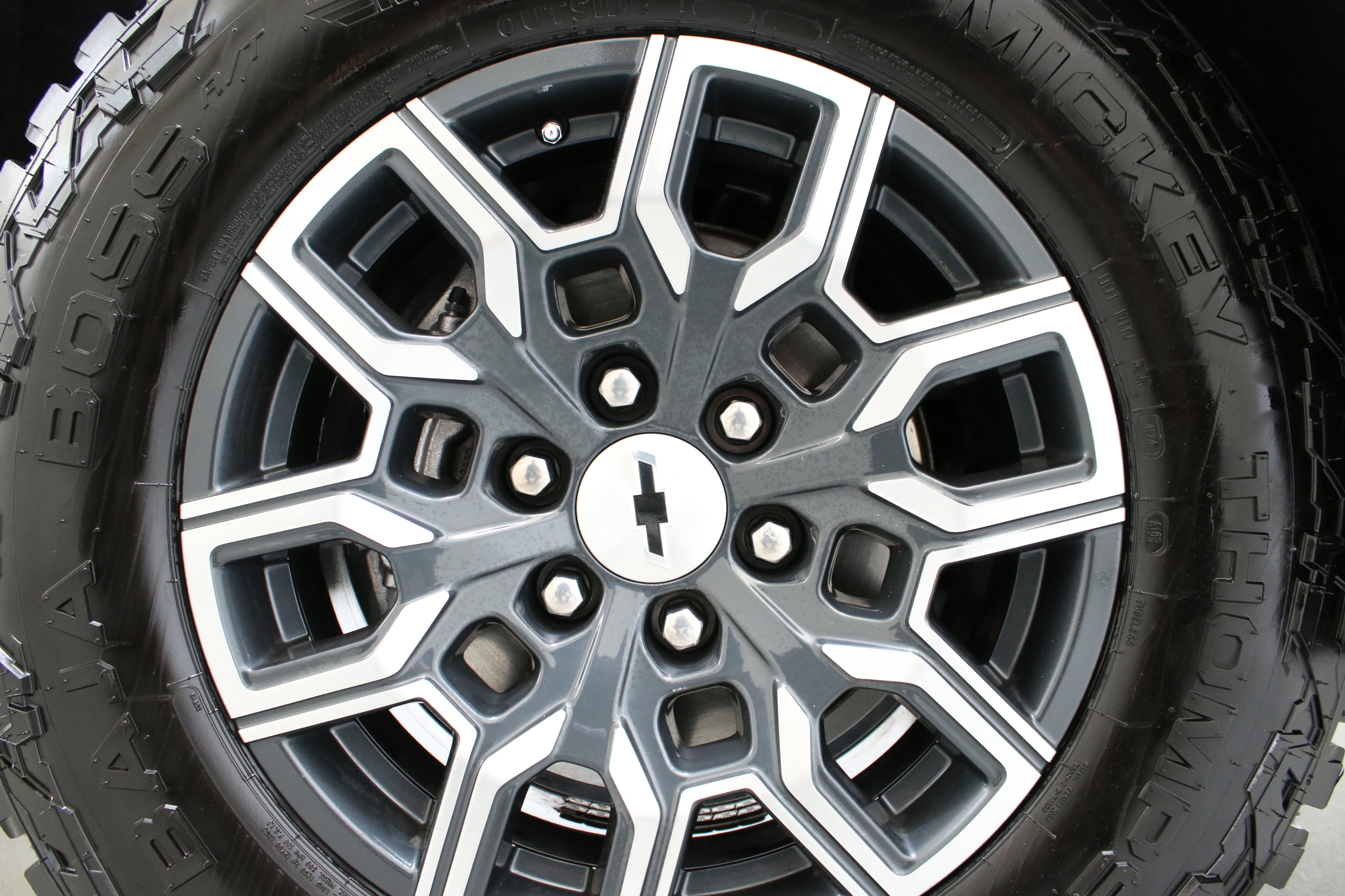 Used 2023 Chevrolet Colorado Z71 AWD/4WD image 32