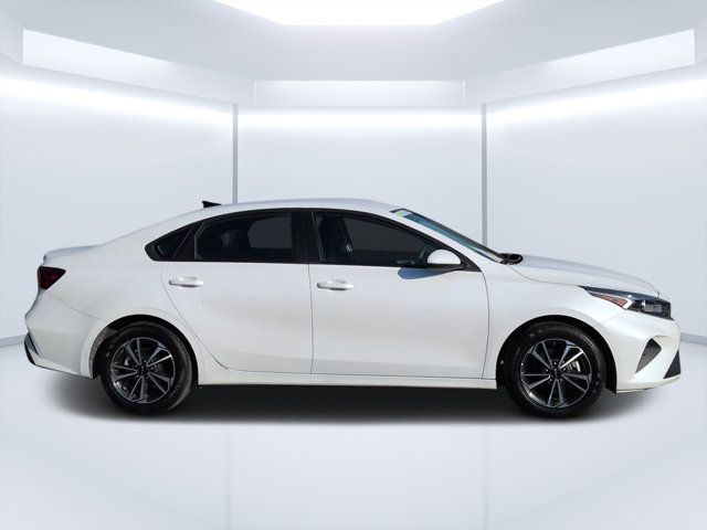 Used 2024 Kia Forte LXS FWD image 2