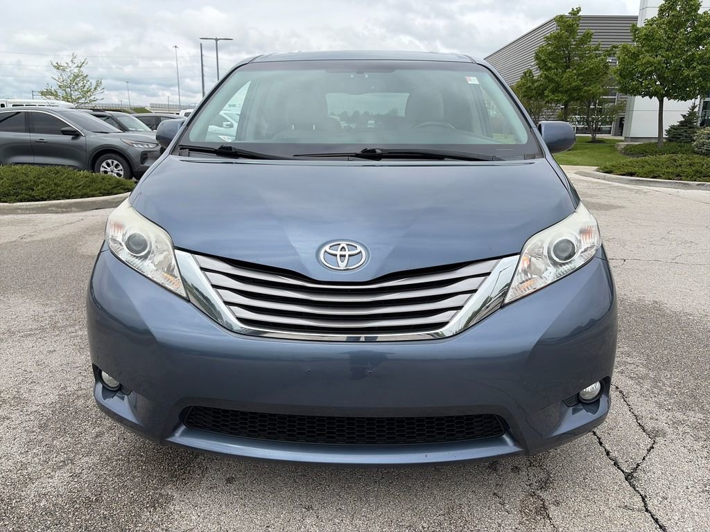 Used 2015 Toyota Sienna XLE w/ XLE Navigation Package FWD image 2