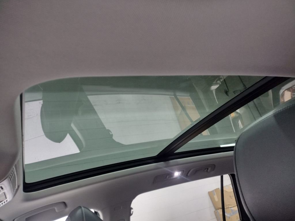 Used 2021 Volkswagen Tiguan SEL image 24