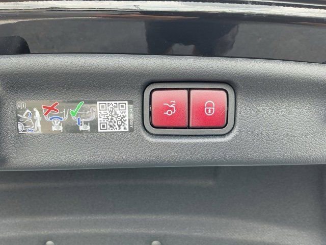 New 2025 Mercedes-Benz C 300 4MATIC Sedan image 11