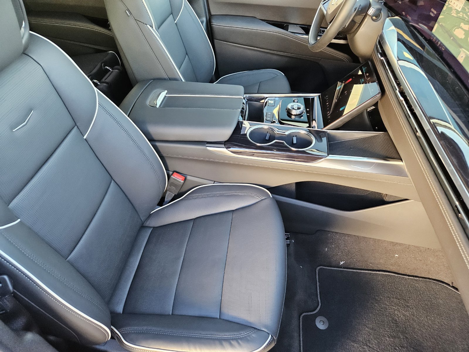 New 2027 Cadillac Escalade Sport w/ Touring Package AWD/4WD image 14