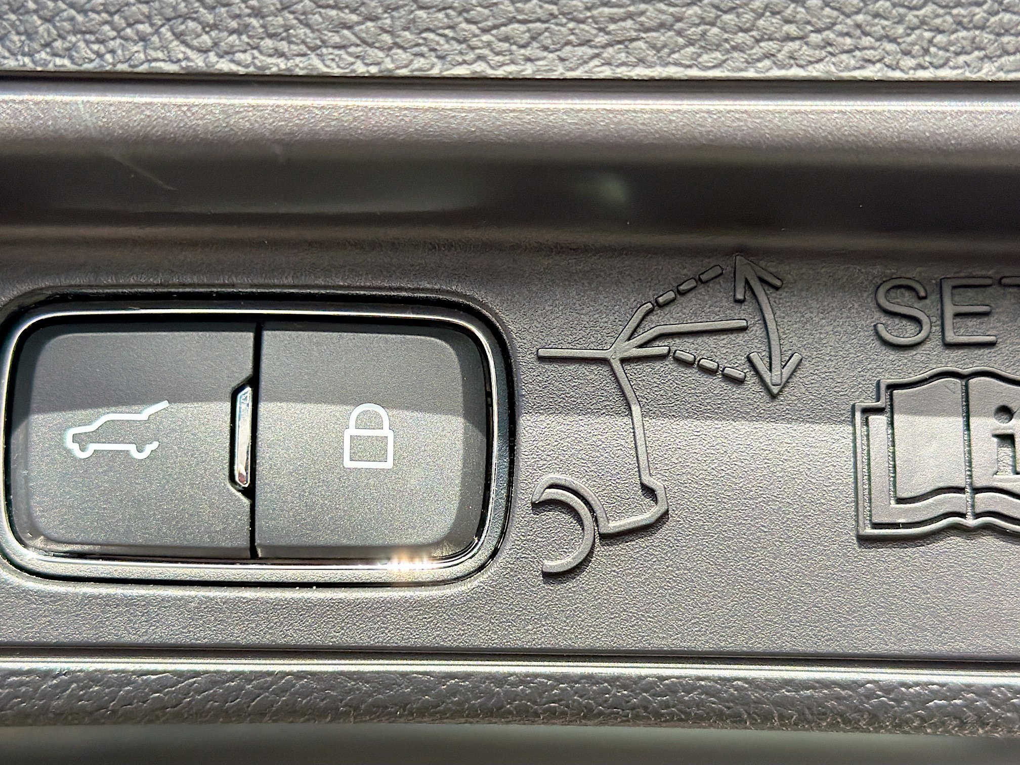 Used 2022 Ford Explorer XLT w/ Equipment Group 202A image 13