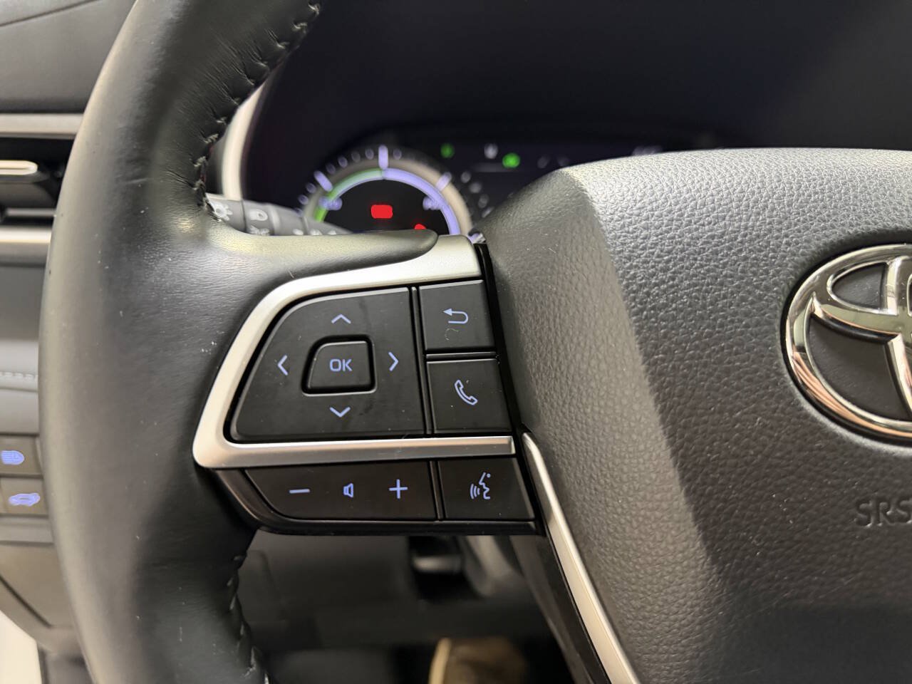 Used 2022 Toyota Highlander XLE AWD/4WD image 22