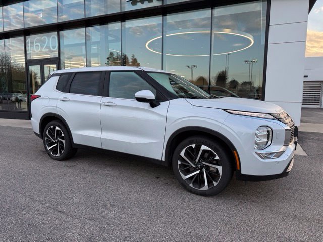 Used 2022 Mitsubishi Outlander SE AWD/4WD image 2