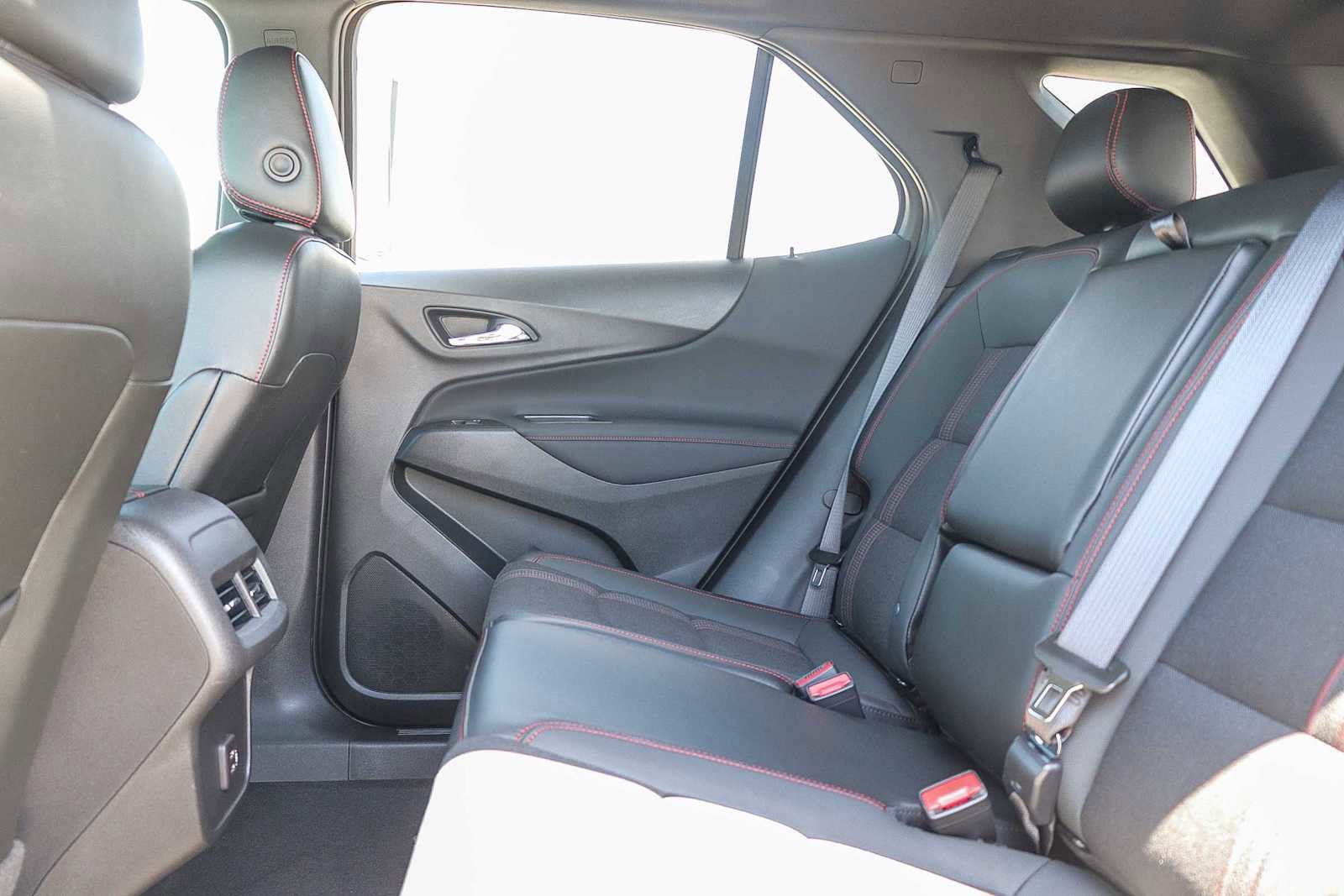 Used 2023 Chevrolet Equinox RS image 18