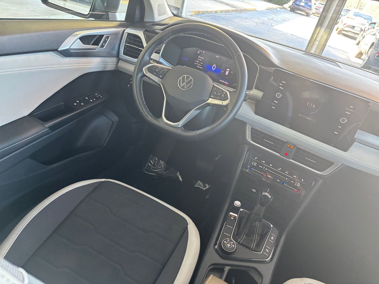 Used 2025 Volkswagen Taos SE image 39