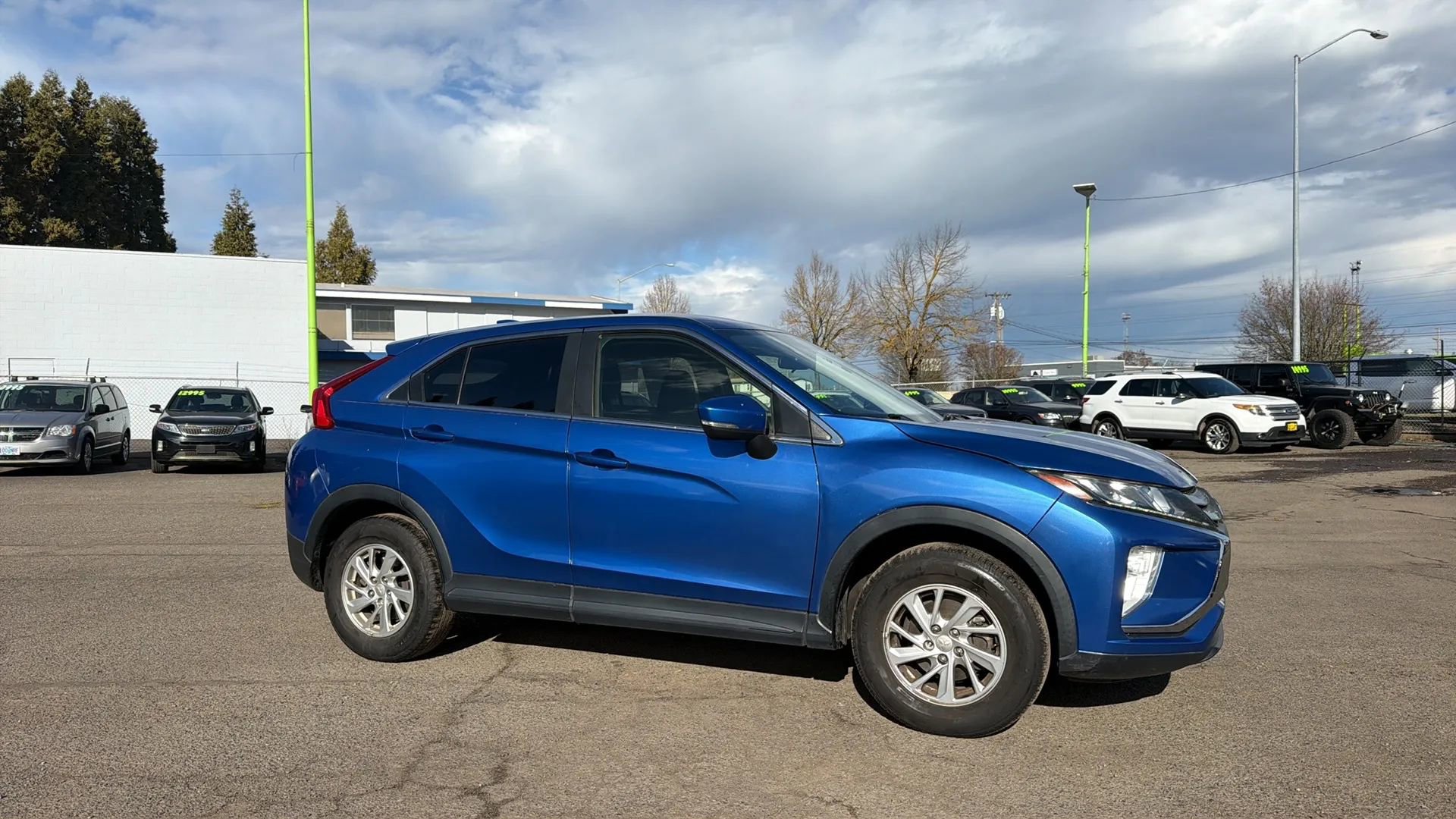 Used 2018 Mitsubishi Eclipse Cross ES FWD image 2