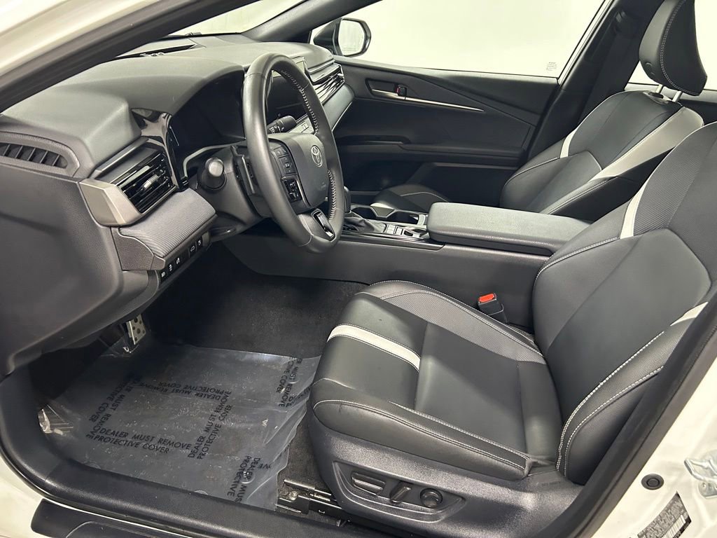 Used 2025 Toyota Camry SE w/ Convenience Package FWD image 11