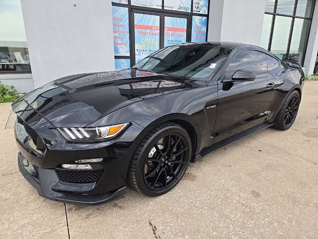 Used 2019 Ford Mustang Shelby GT350 w/ Technology Package RWD image 2
