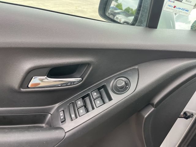 Used 2017 Chevrolet Trax LT FWD image 9