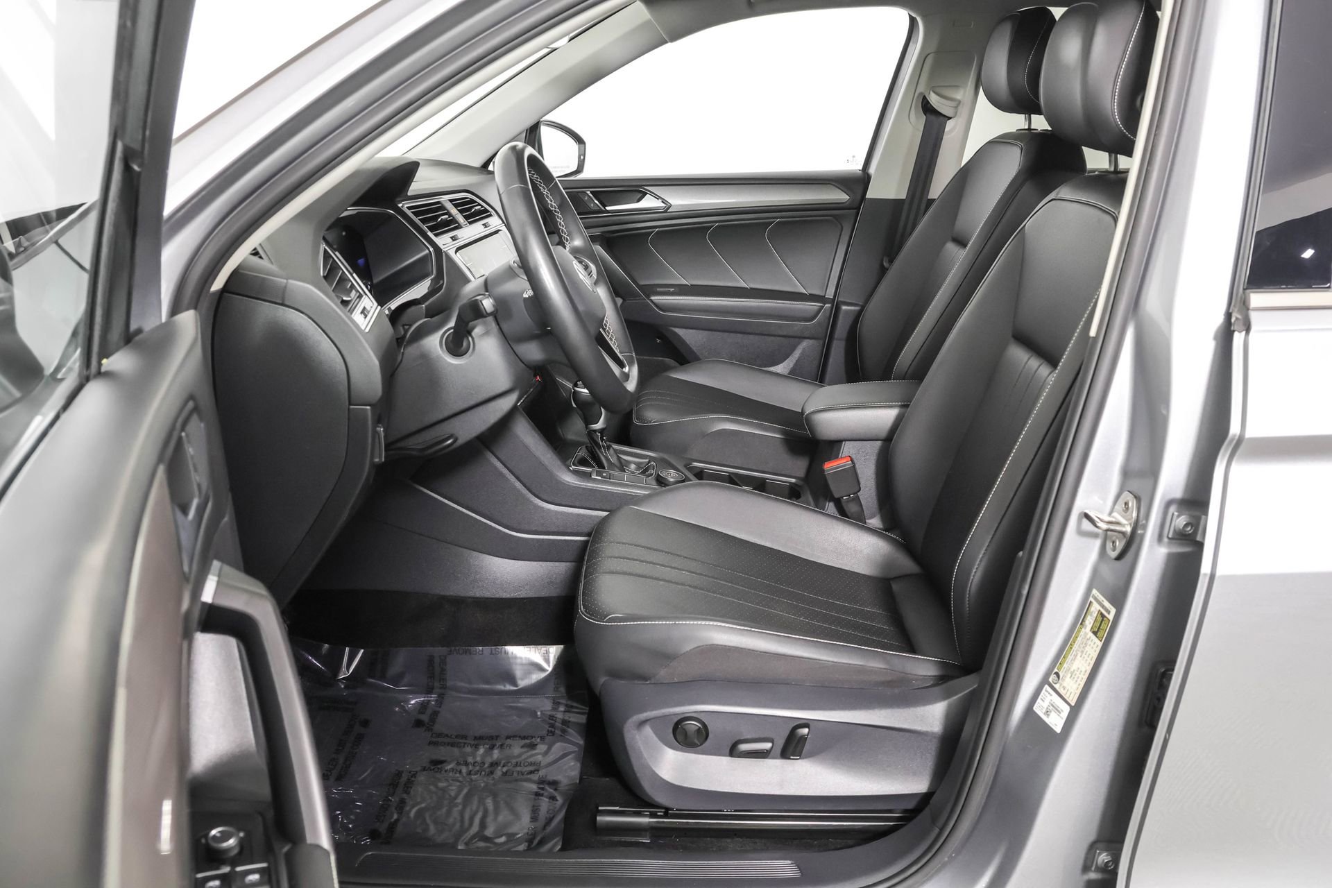 Used 2023 Volkswagen Tiguan SE image 7