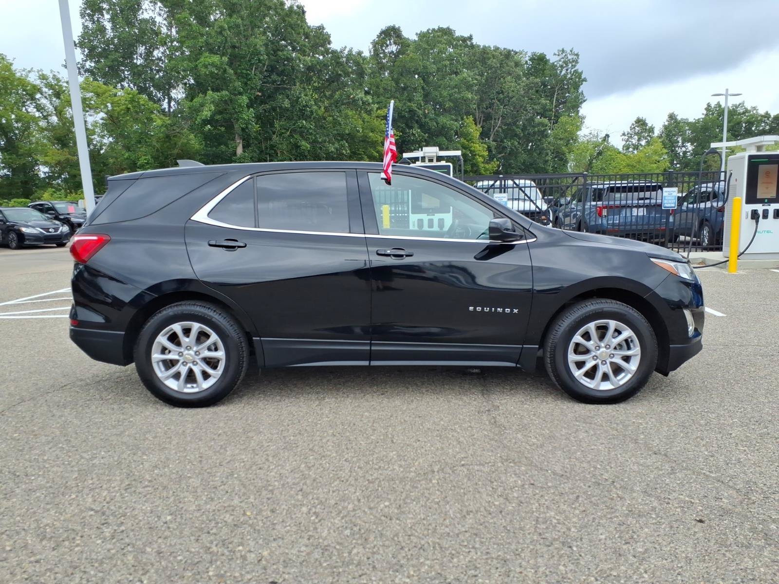 Used 2020 Chevrolet Equinox LT w/ Driver Convenience Package AWD/4WD image 9