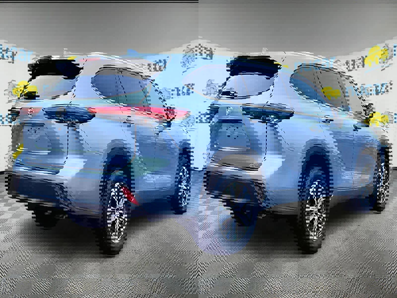 Used 2023 Toyota Highlander XLE image 6