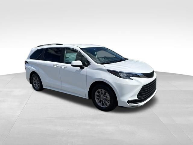 New 2026 Toyota Sienna LE image 8