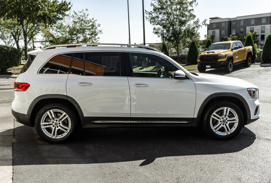 Used 2022 Mercedes-Benz GLB 250 4MATIC w/ Premium Package Lite image 3